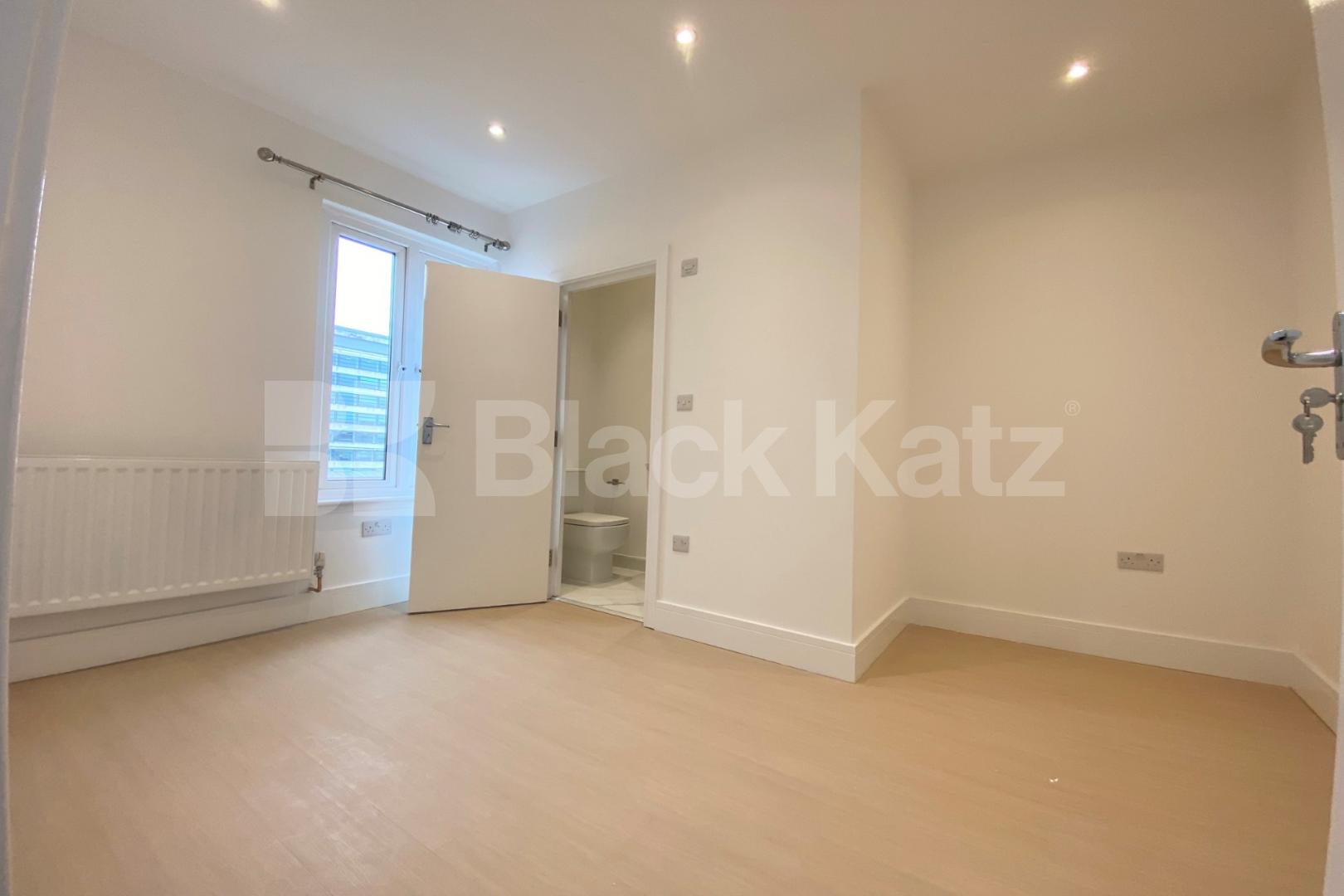 Newly Refurbished Georgian house with terrace Hugh Street , Victoria